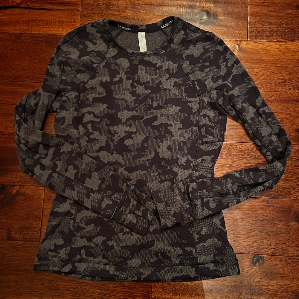 Lululemon Athletica
Size 6 Long Sleeve T-Shirt